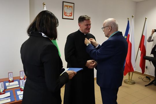 Chełm. Uroczyste wręczenie odznaczeń Stowarzyszenia „Pamięć Jana Pawła II” [GALERIA ZDJĘĆ] 