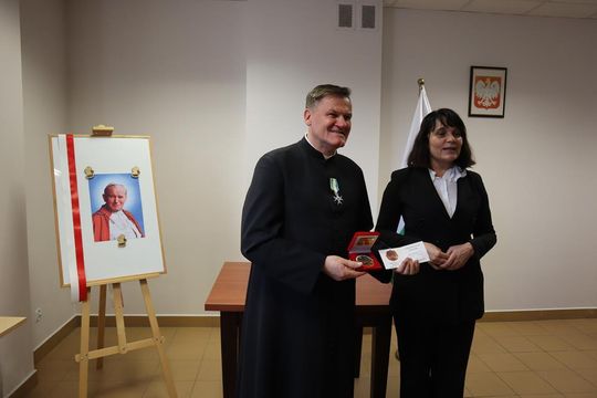 Chełm. Uroczyste wręczenie odznaczeń Stowarzyszenia „Pamięć Jana Pawła II” [GALERIA ZDJĘĆ] 