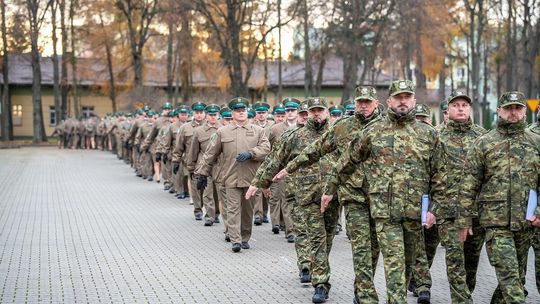 Awanse, medale i odznaki. Ślubowanie nowych funkcjonariuszy NOSG