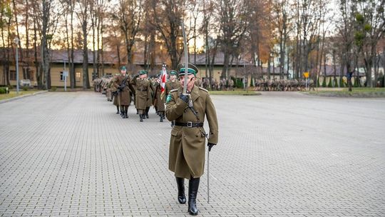 Awanse, medale i odznaki. Ślubowanie nowych funkcjonariuszy NOSG