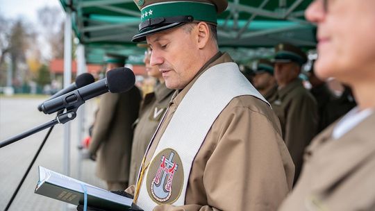 Awanse, medale i odznaki. Ślubowanie nowych funkcjonariuszy NOSG
