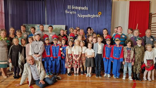 Uroczysta akademia w Zespole Szkolno-Przedszkolnym Nr 3 w Chełmie z okazji 107. rocznicy Odzyskania Niepodległości [GALERIA ZDJĘĆ]