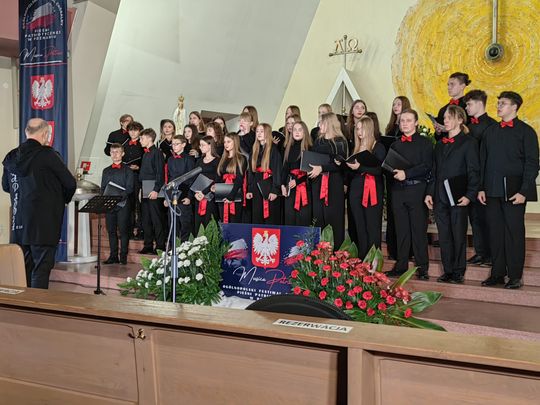 Chór Rapsodia na IV Ogólnopolskim Festiwalu Chóralnym Pieśni Patriotycznej Musica Patriae Poznań 2025 [ZDJĘCIA]