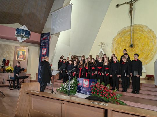 Chór Rapsodia na IV Ogólnopolskim Festiwalu Chóralnym Pieśni Patriotycznej Musica Patriae Poznań 2025 [ZDJĘCIA]