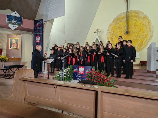 Chór Rapsodia na IV Ogólnopolskim Festiwalu Chóralnym Pieśni Patriotycznej Musica Patriae Poznań 2025 [ZDJĘCIA]