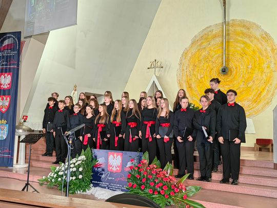 Chór Rapsodia na IV Ogólnopolskim Festiwalu Chóralnym Pieśni Patriotycznej Musica Patriae Poznań 2025 [ZDJĘCIA]