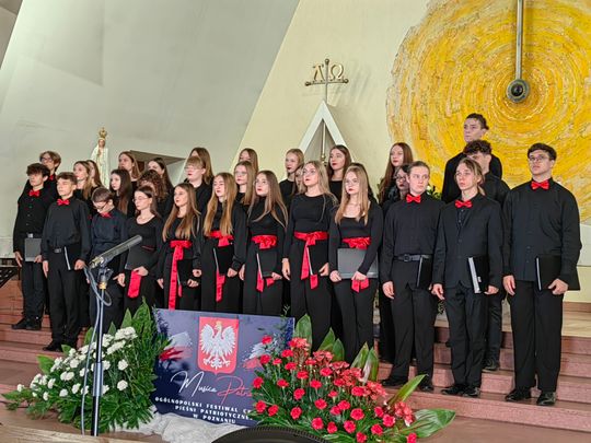Chór Rapsodia na IV Ogólnopolskim Festiwalu Chóralnym Pieśni Patriotycznej Musica Patriae Poznań 2025 [ZDJĘCIA]