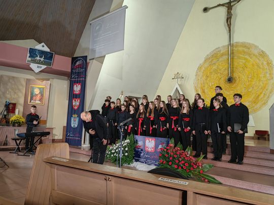 Chór Rapsodia na IV Ogólnopolskim Festiwalu Chóralnym Pieśni Patriotycznej Musica Patriae Poznań 2025 [ZDJĘCIA]