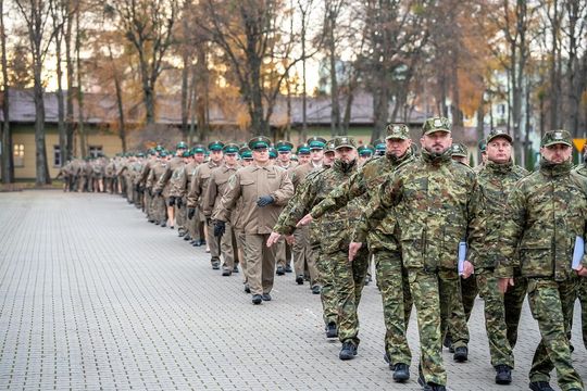 Awanse, medale i odznaki. Ślubowanie nowych funkcjonariuszy NOSG