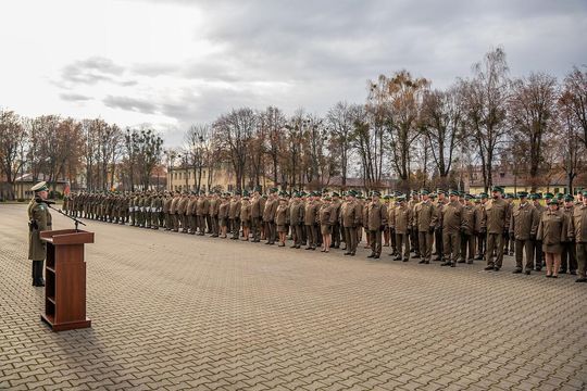 Awanse, medale i odznaki. Ślubowanie nowych funkcjonariuszy NOSG