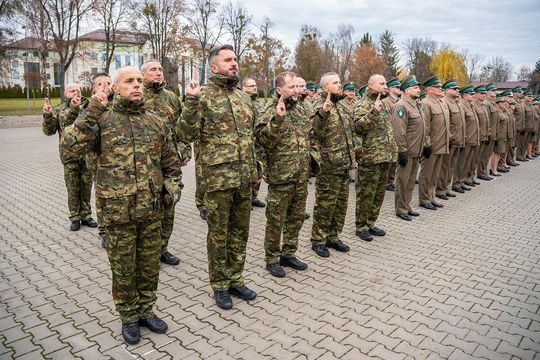 Awanse, medale i odznaki. Ślubowanie nowych funkcjonariuszy NOSG Awanse, medale i odznaki. Ślubowanie nowych funkcjonariuszy NOSG