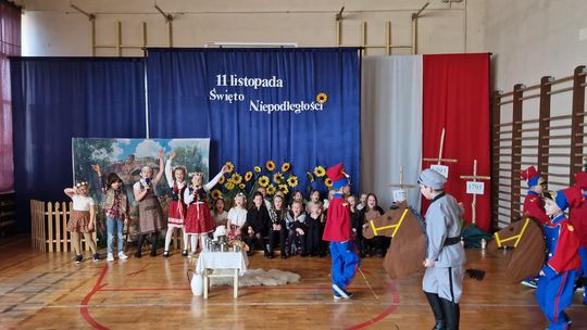 Uroczysta akademia z okazji 107. rocznicy Odzyskania Niepodległości w ZSP Nr 3 w Chełmie [ZDJĘCIA]