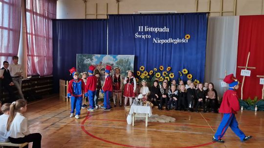 Uroczysta akademia z okazji 107. rocznicy Odzyskania Niepodległości w ZSP Nr 3 w Chełmie [ZDJĘCIA]
