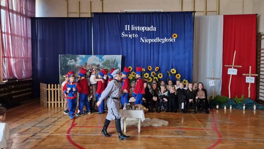 Uroczysta akademia z okazji 107. rocznicy Odzyskania Niepodległości w ZSP Nr 3 w Chełmie [ZDJĘCIA]