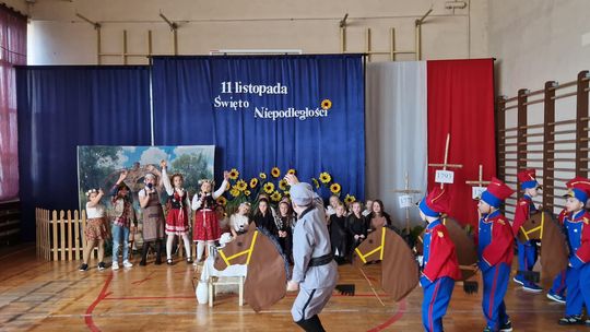 Uroczysta akademia z okazji 107. rocznicy Odzyskania Niepodległości w ZSP Nr 3 w Chełmie [ZDJĘCIA]
