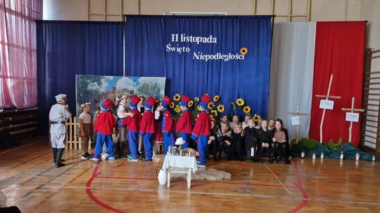 Uroczysta akademia z okazji 107. rocznicy Odzyskania Niepodległości w ZSP Nr 3 w Chełmie [ZDJĘCIA]