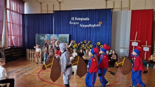 Uroczysta akademia z okazji 107. rocznicy Odzyskania Niepodległości w ZSP Nr 3 w Chełmie [ZDJĘCIA]