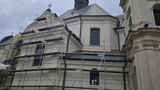 Stare, ale jak nowe! Ogrodzenie przy parafii Rozesłania Świętych Apostołów w Chełmie odnowione! [ZDJĘCIA]