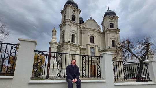 Stare, ale jak nowe! Ogrodzenie przy parafii Rozesłania Świętych Apostołów w Chełmie odnowione! [ZDJĘCIA]