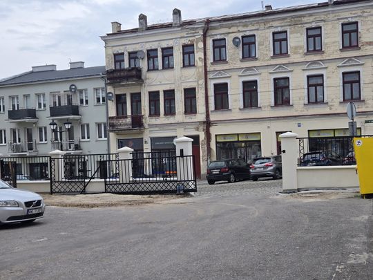 Stare, ale jak nowe! Ogrodzenie przy parafii Rozesłania Świętych Apostołów w Chełmie odnowione! [ZDJĘCIA]