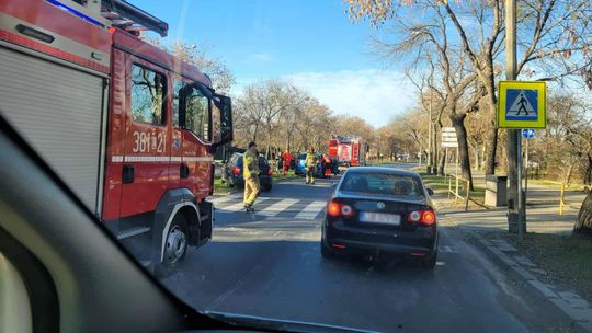 Chełm. Zderzenie trzech aut na al. Żołnierzy I Armii WP w Chełmie [ZDJĘCIA]