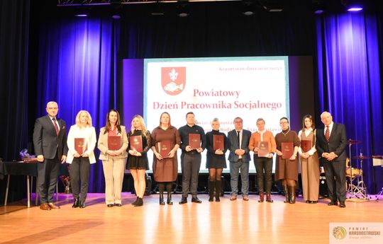 Pow. krasnostawski. Powiatowe obchody Dnia Pracownika Socjalnego [GALERIA ZDJĘĆ] 