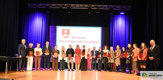 Pow. krasnostawski. Powiatowe obchody Dnia Pracownika Socjalnego [GALERIA ZDJĘĆ] 