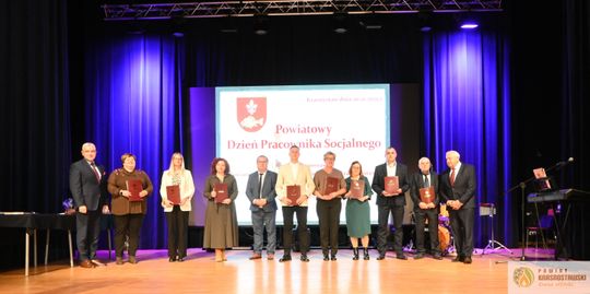 Pow. krasnostawski. Powiatowe obchody Dnia Pracownika Socjalnego [GALERIA ZDJĘĆ] 