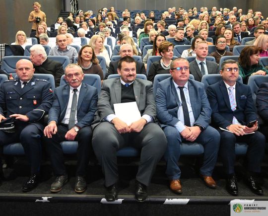 Pow. krasnostawski. Powiatowe obchody Dnia Pracownika Socjalnego [GALERIA ZDJĘĆ] 