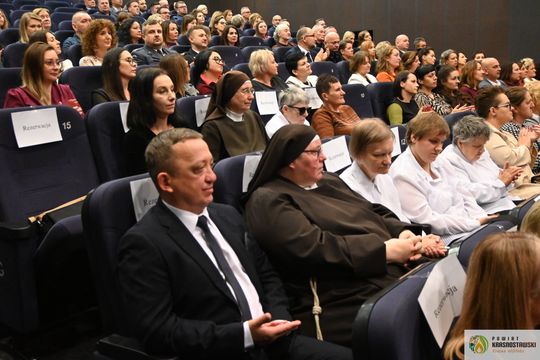 Pow. krasnostawski. Powiatowe obchody Dnia Pracownika Socjalnego [GALERIA ZDJĘĆ] 