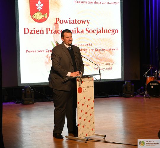 Pow. krasnostawski. Powiatowe obchody Dnia Pracownika Socjalnego [GALERIA ZDJĘĆ] 