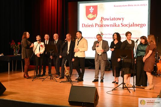 Pow. krasnostawski. Powiatowe obchody Dnia Pracownika Socjalnego [GALERIA ZDJĘĆ] 