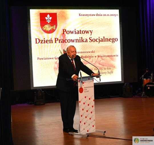 Pow. krasnostawski. Powiatowe obchody Dnia Pracownika Socjalnego [GALERIA ZDJĘĆ] 
