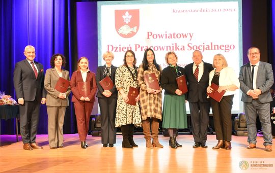 Pow. krasnostawski. Powiatowe obchody Dnia Pracownika Socjalnego [GALERIA ZDJĘĆ] 