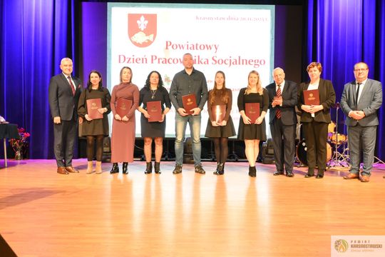Pow. krasnostawski. Powiatowe obchody Dnia Pracownika Socjalnego [GALERIA ZDJĘĆ] 