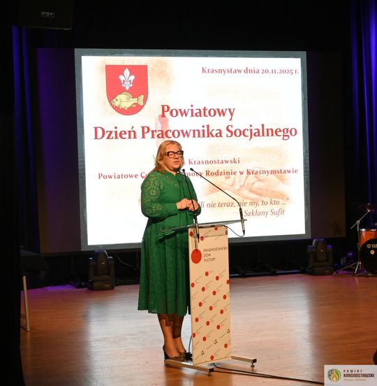 Pow. krasnostawski. Powiatowe obchody Dnia Pracownika Socjalnego [GALERIA ZDJĘĆ] 