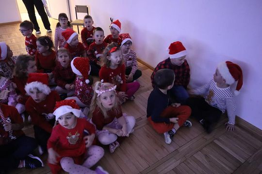 Chełm. Przedszkole nr 15 odwiedził Święty Mikołaj! [GALERIA ZDJĘĆ] 