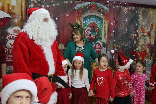 Chełm. Przedszkole nr 15 odwiedził Święty Mikołaj! [GALERIA ZDJĘĆ] 