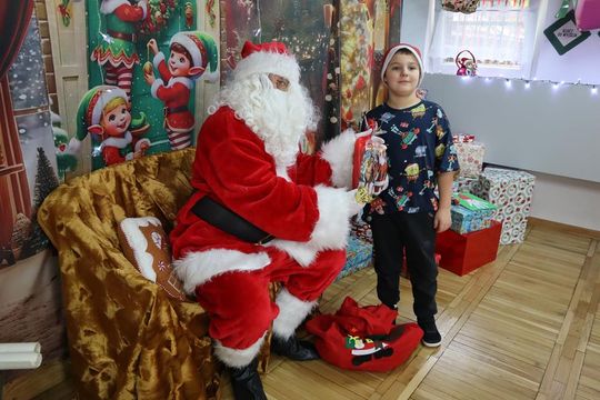 Chełm. Przedszkole nr 15 odwiedził Święty Mikołaj! [GALERIA ZDJĘĆ] 
