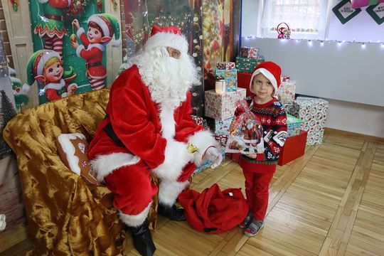 Chełm. Przedszkole nr 15 odwiedził Święty Mikołaj! [GALERIA ZDJĘĆ] 