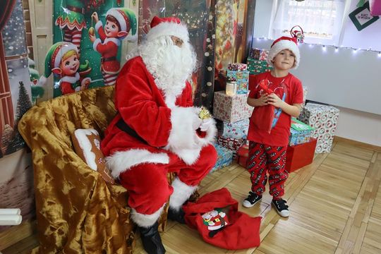 Chełm. Przedszkole nr 15 odwiedził Święty Mikołaj! [GALERIA ZDJĘĆ] 
