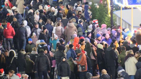 Chełm hucznie przywitał Mikołaja! Tłumy na pl. Łuczkowskiego cz. II [GALERIA ZDJĘĆ]
