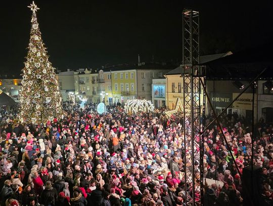 Chełm hucznie przywitał Mikołaja! Tłumy na pl. Łuczkowskiego cz. II [GALERIA ZDJĘĆ]
