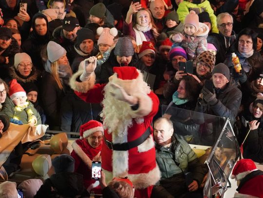 Chełm hucznie przywitał Mikołaja! Tłumy na pl. Łuczkowskiego [GALERIA ZDJĘĆ]