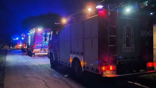 Pożar samochodów ciężarowych i kombajnu zbożowego [ZDJĘCIA]