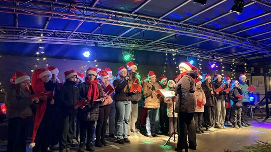 Mikołajki w Rynku w Krasnymstawie. Lodowisko oficjalnie otwarte! [GALERIA ZDJĘĆ]
