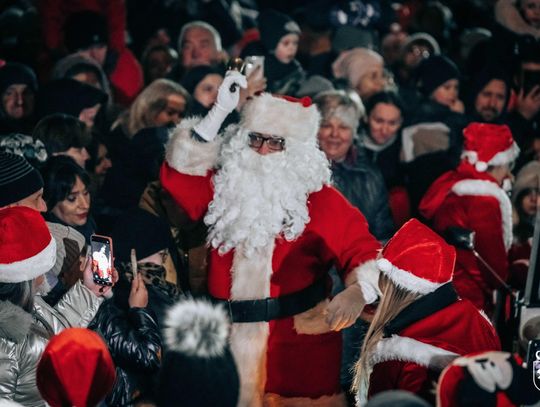 Chełm hucznie przywitał Mikołaja! Tłumy na pl. Łuczkowskiego cz. III [GALERIA ZDJĘĆ]
