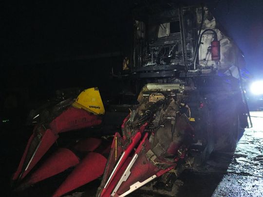 Pożar samochodów ciężarowych i kombajnu zbożowego [ZDJĘCIA]