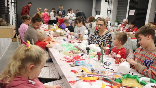Międzypokoleniowe Warsztaty Świąteczne w GOK Urszulin [ZDJĘCIA]