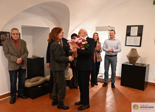 Pow. krasnostawski. Wystawa „Pod warstwą czasu” oficjalnie otwarta [GALERIA ZDJĘĆ]